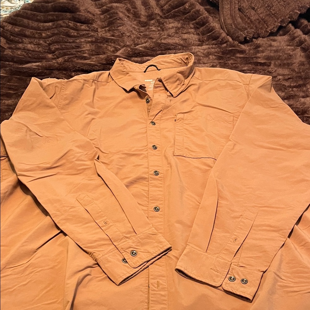 Swiss Tech Men's Tan Button-Down Shirt